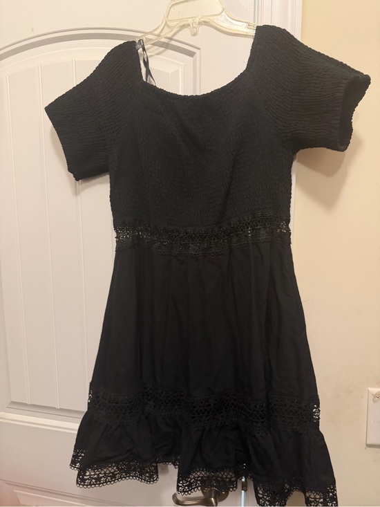 Dresses & Skirts - Woman XL Black Short Sleeve Lace-Trim Dress